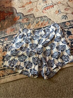 J Jill Women's Blue Palm-Print Linen Blend Shorts